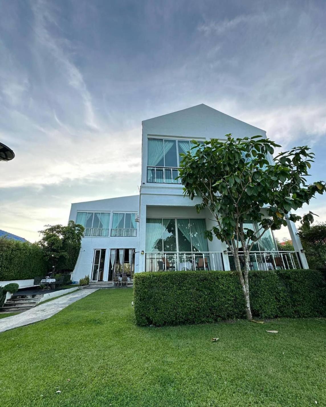 White Wall Riverfront Hotel Kamphaeng Phet Ngoại thất bức ảnh