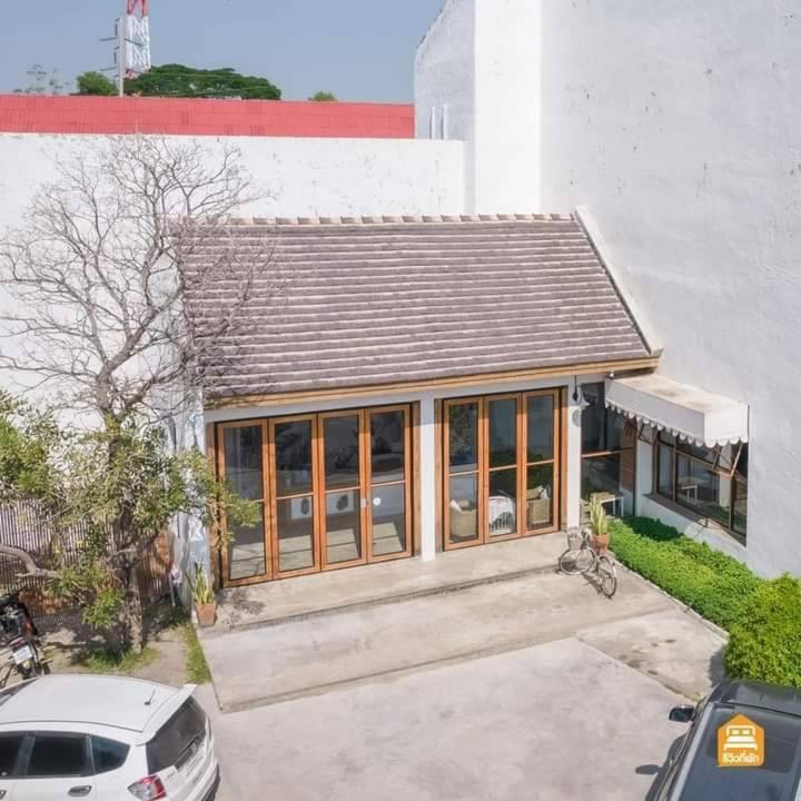 White Wall Riverfront Hotel Kamphaeng Phet Ngoại thất bức ảnh