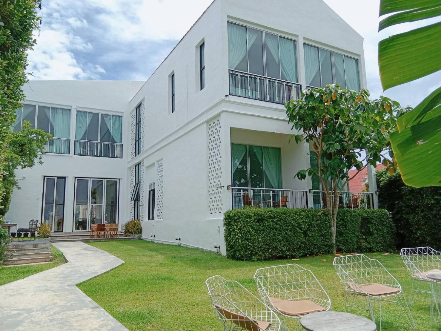 White Wall Riverfront Hotel Kamphaeng Phet Ngoại thất bức ảnh