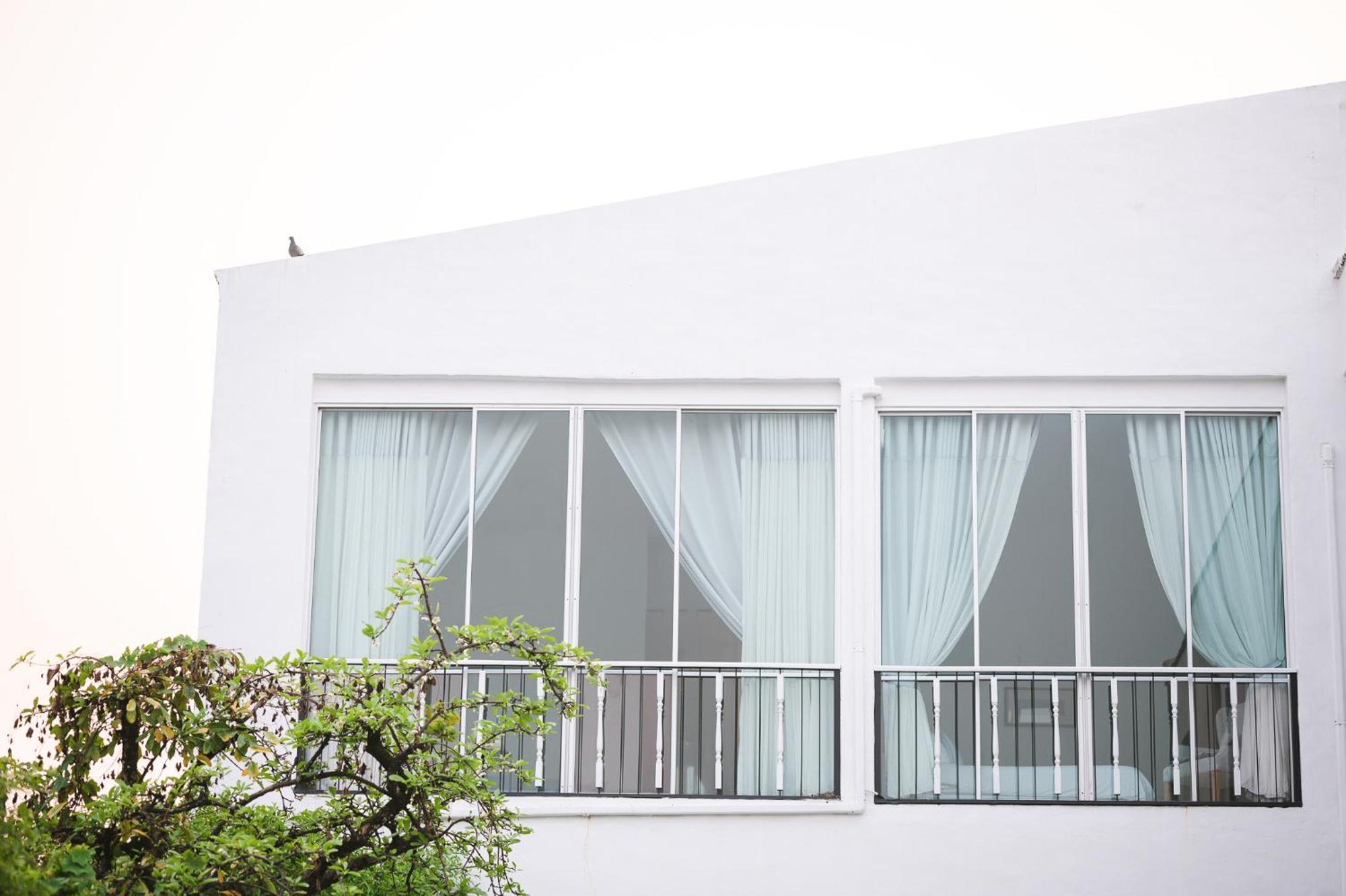White Wall Riverfront Hotel Kamphaeng Phet Ngoại thất bức ảnh