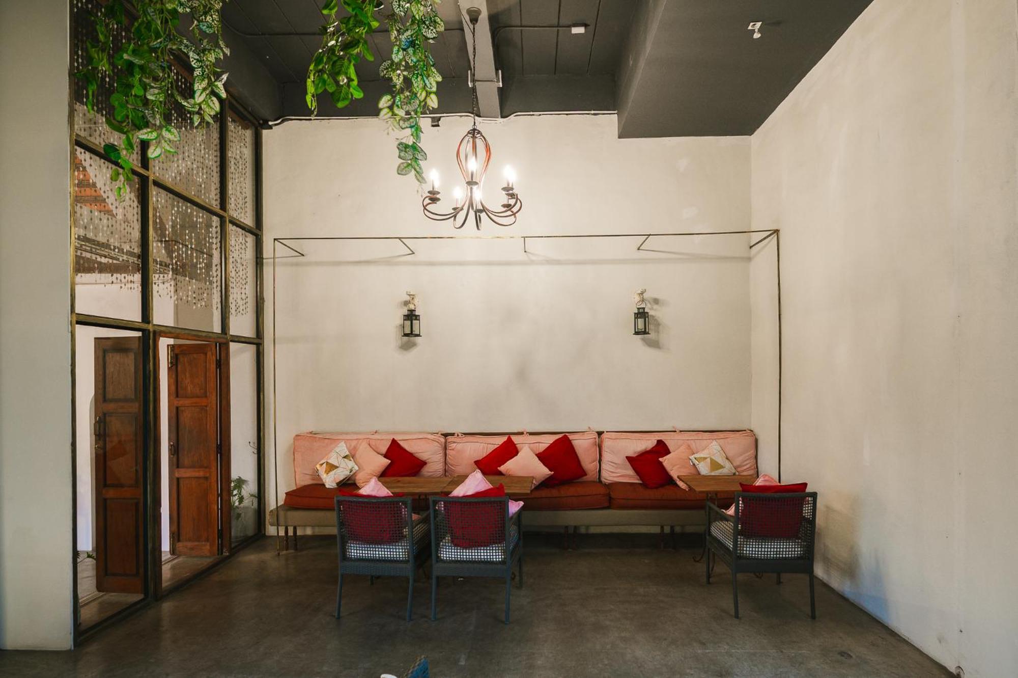 White Wall Riverfront Hotel Kamphaeng Phet Ngoại thất bức ảnh