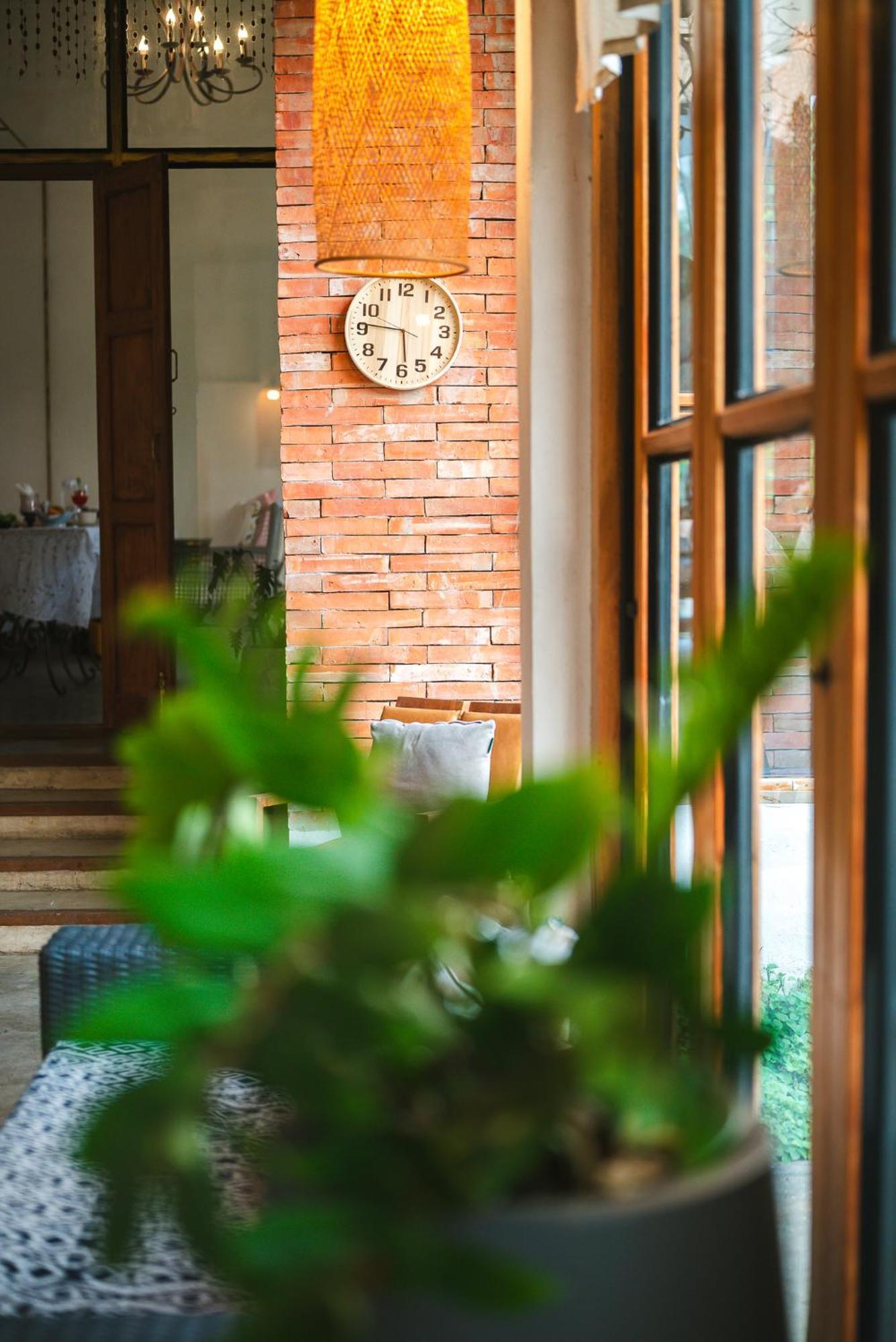 White Wall Riverfront Hotel Kamphaeng Phet Ngoại thất bức ảnh
