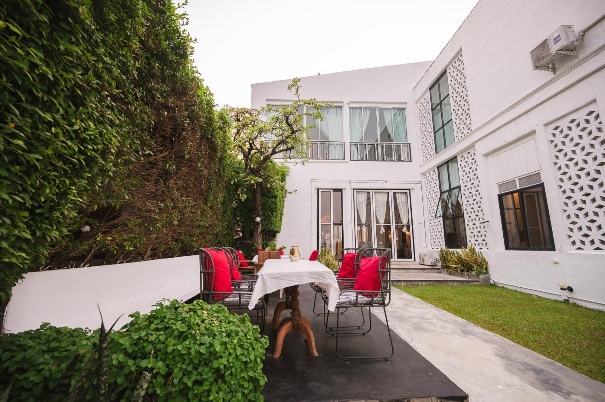 White Wall Riverfront Hotel Kamphaeng Phet Ngoại thất bức ảnh
