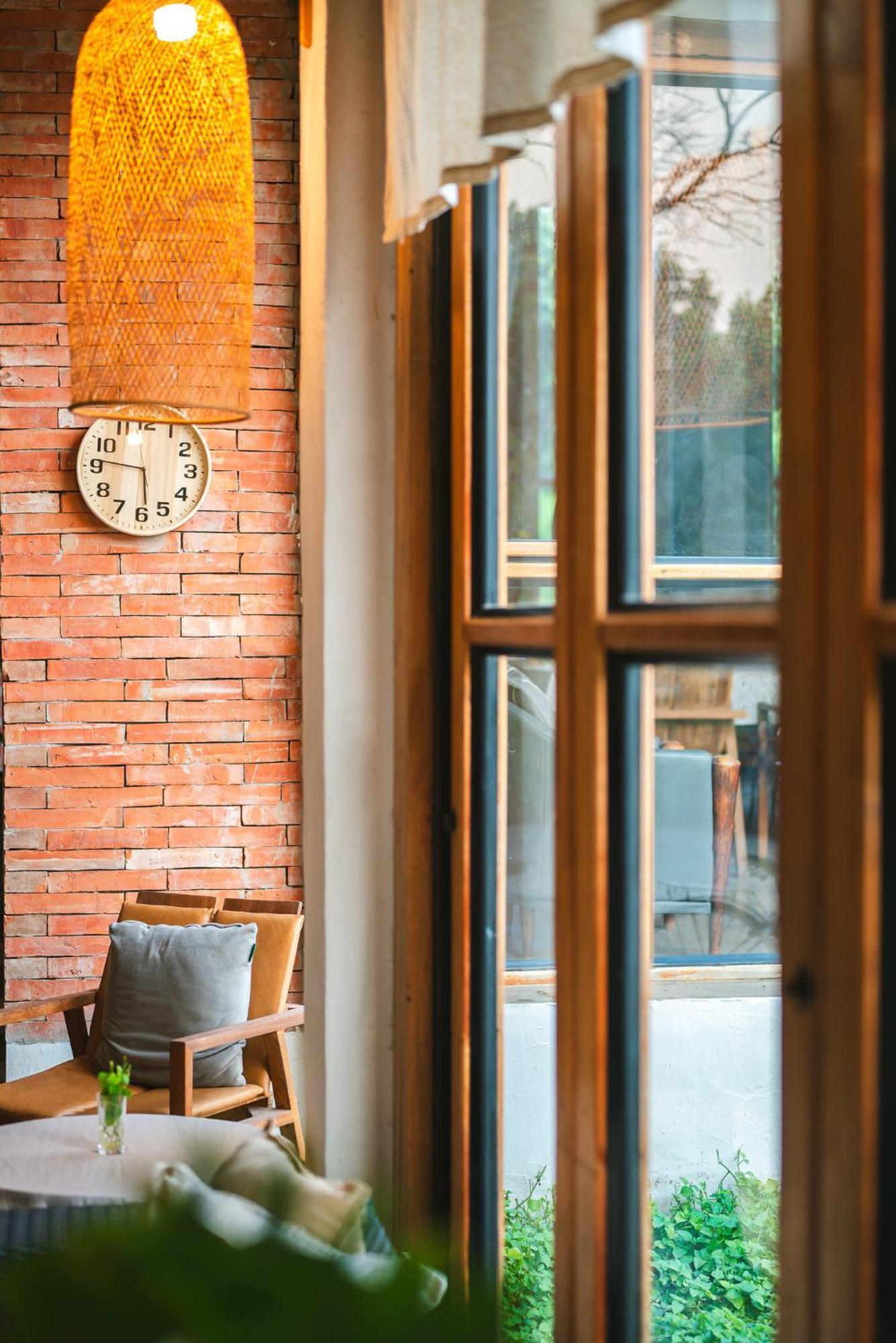 White Wall Riverfront Hotel Kamphaeng Phet Ngoại thất bức ảnh