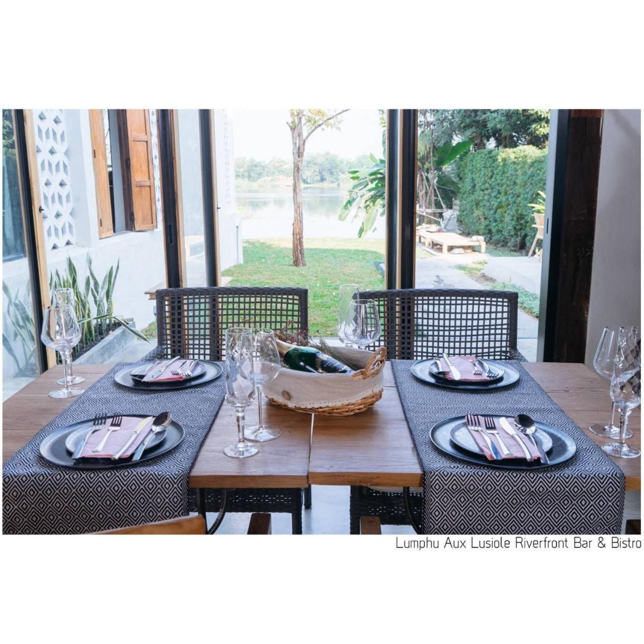 White Wall Riverfront Hotel Kamphaeng Phet Ngoại thất bức ảnh