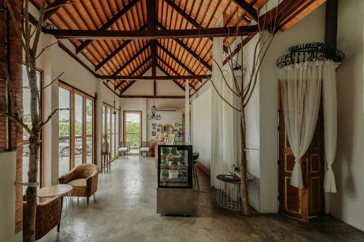 White Wall Riverfront Hotel Kamphaeng Phet Ngoại thất bức ảnh