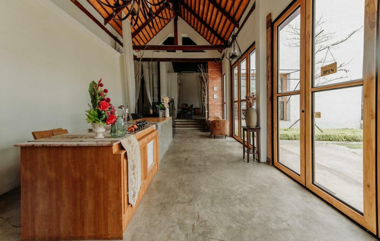 White Wall Riverfront Hotel Kamphaeng Phet Ngoại thất bức ảnh